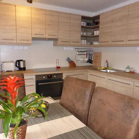 דירה Tuendergyoengye Apartmanhaz זירץ