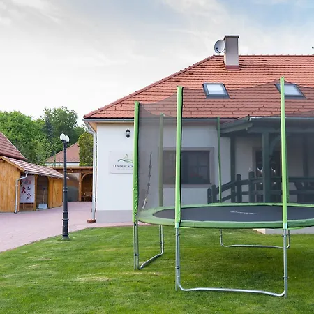 Tuendergyoengye Apartmanhaz Apartmán Zirc