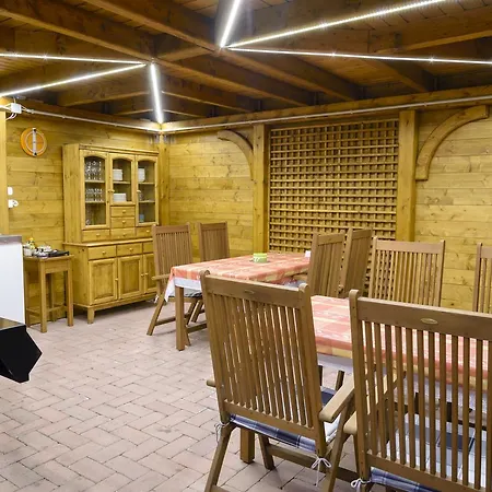 Tuendergyoengye Apartmanhaz זירץ