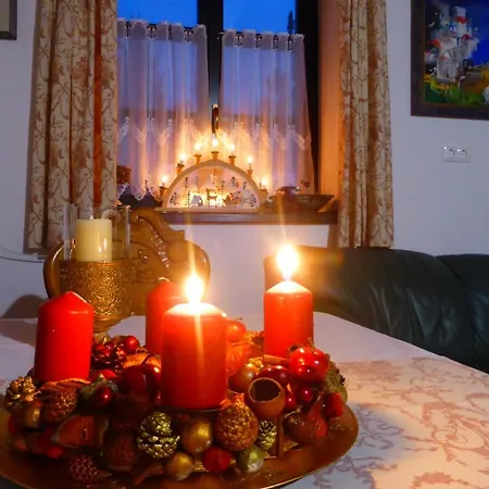 Tuendergyoengye Apartmanhaz זירץ