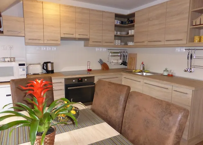 Apartament Tuendergyoengye Apartmanhaz Zirc